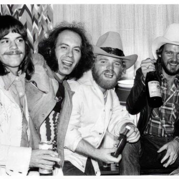 dennis-crash-collins-zz-top-standard-scale-2_00x